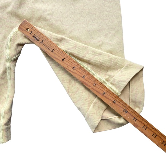 Gymshark Yellow Adapt Animal Seamless Cycling‎ Shorts Ruched Bum L Activewear - Picture 6 of 7